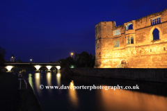 Dusk view over the ruins of Newark Castle