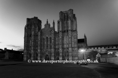 Cathedral church of St Andrews in Wells, at night