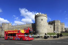 Sightseeing Bus outside Windsor Castle