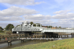 The Crosskeys Swing bridge, river Nene, Sutton Bridge