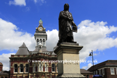 Sir Issac Newton and Guildhall, Grantham