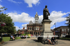 Sir Issac Newton and Guildhall, Grantham