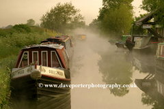 Sunrise, narrowboats, Oxfordshire Canal, Clifton village
