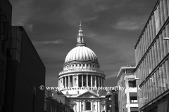 Summer, exterior view of Saint Pauls Cathedral