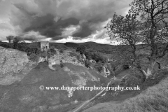 Cave Dale and Peveril Castle, Castleton village