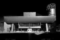 The Lowry Theatre, Pier 8, Salford Quays, Manchester, Lancashire, England, UK