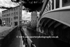 Bridge over the Rochdale canal, Grocers Warehouse, Castlefield, Manchester, Lancashire, England, UK