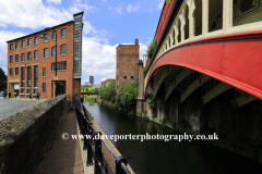 Bridge over the Rochdale canal, Grocers Warehouse, Castlefield, Manchester, Lancashire, England, UK